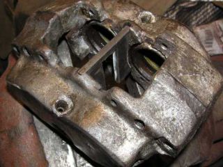 !Zadní kotoučová brzda pro suché poloosy